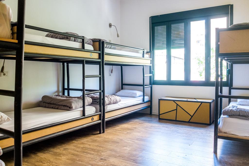 Destil Hostel Tiranë Luaran gambar