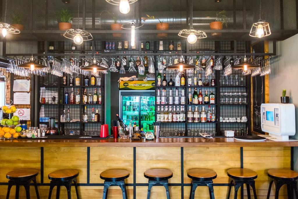 Destil Hostel Tiranë Luaran gambar