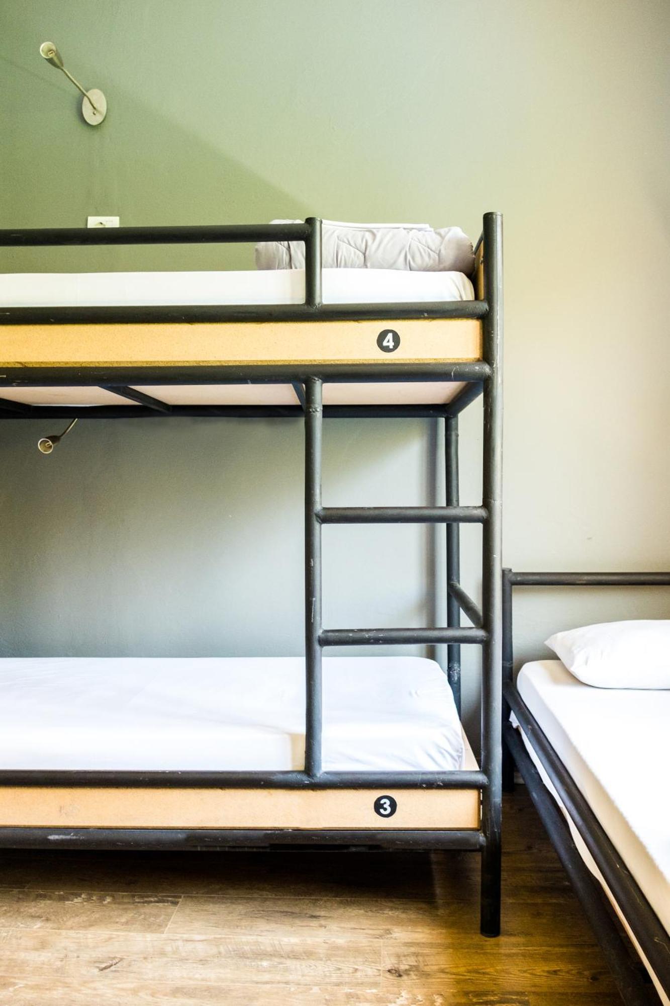 Destil Hostel Tiranë Luaran gambar
