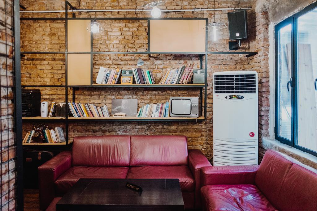 Destil Hostel Tiranë Luaran gambar