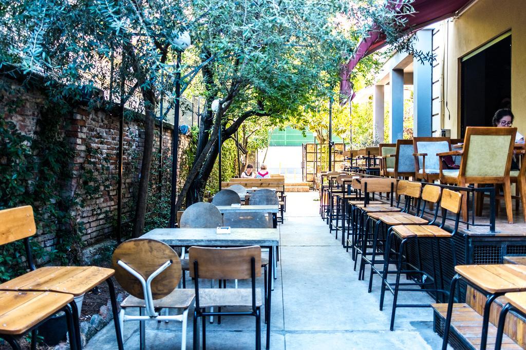 Destil Hostel Tiranë Luaran gambar