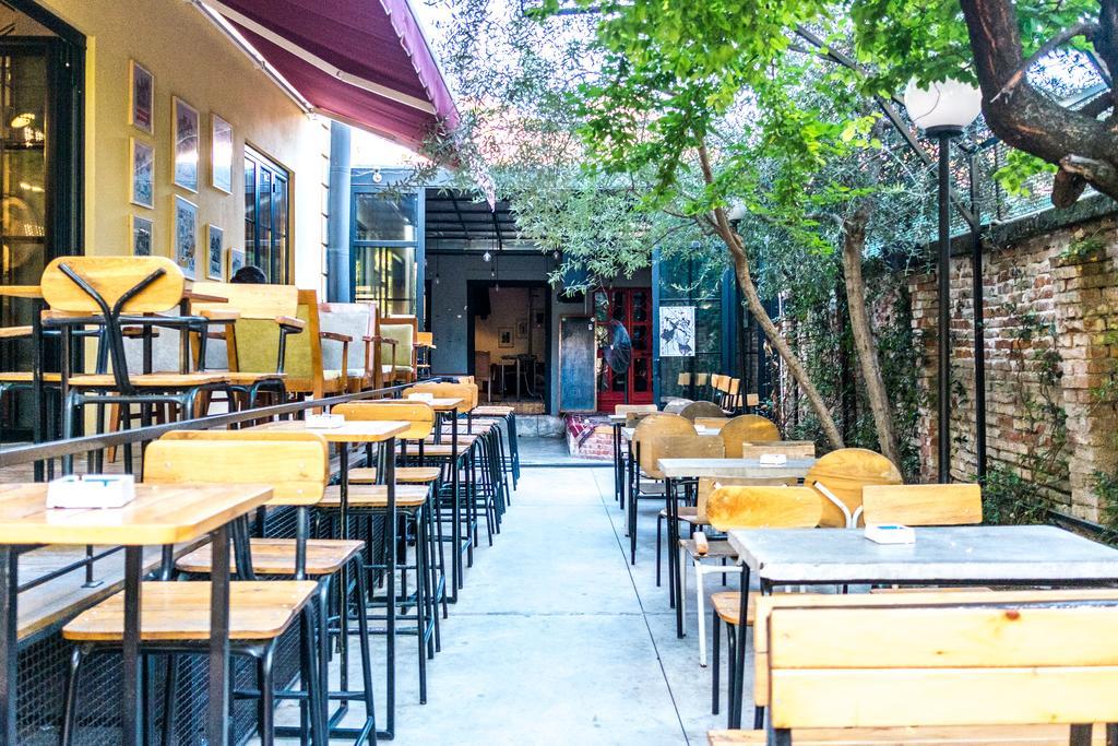 Destil Hostel Tiranë Luaran gambar