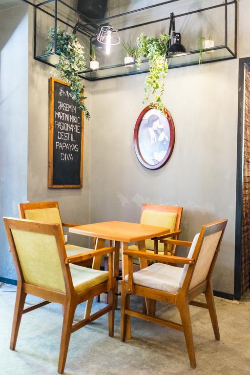 Destil Hostel Tiranë Luaran gambar