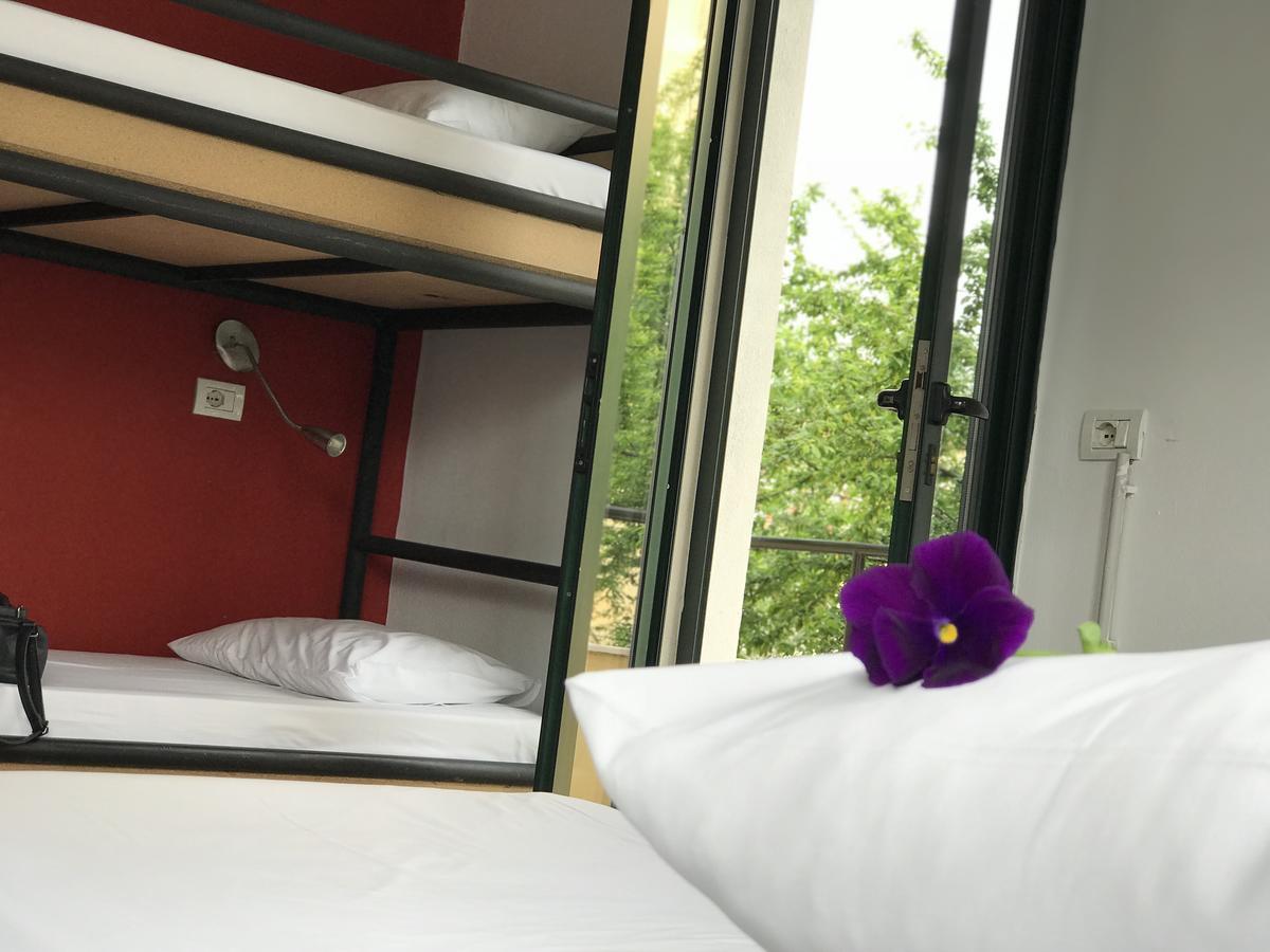 Destil Hostel Tiranë Luaran gambar