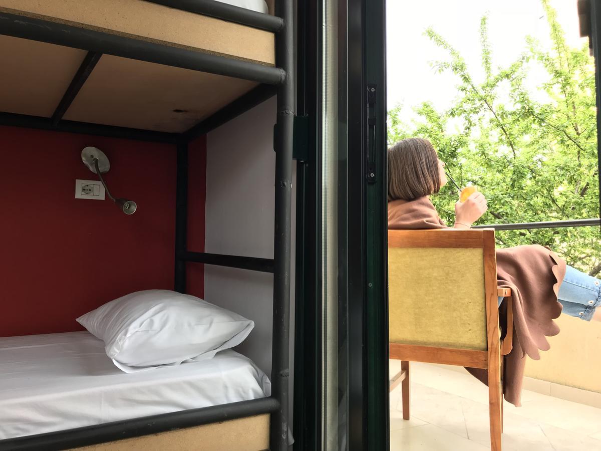 Destil Hostel Tiranë Luaran gambar